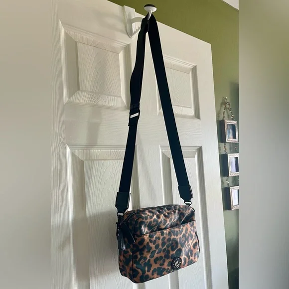 Kurt Geiger Camera Bag Crossbody Leopard Brown Quilted Nylon Shoulder Bag - Picture 2 of 8